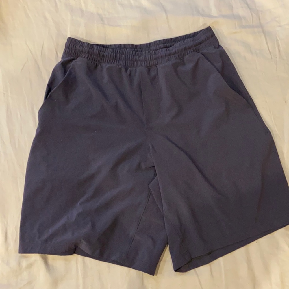 Men’s M blue Lululemon lined Pacebreaker shorts